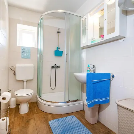 Vakantiehuis Lovely In With Wifi *