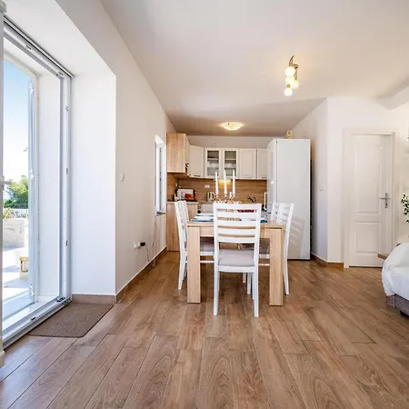 Nyaraló Lovely In With Wifi