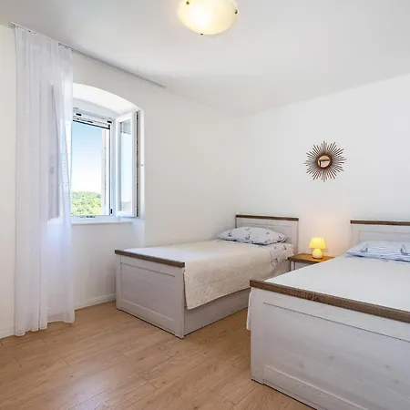 Nyaraló Lovely In With Wifi Brbinj