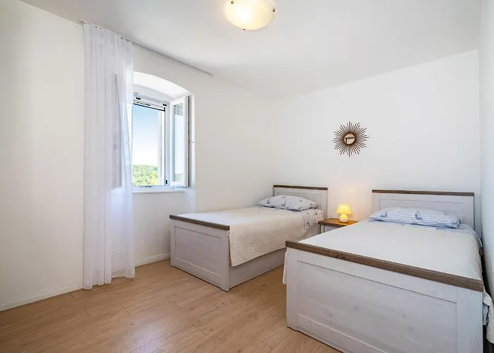 בית נופש Lovely In With Wifi Brbinj