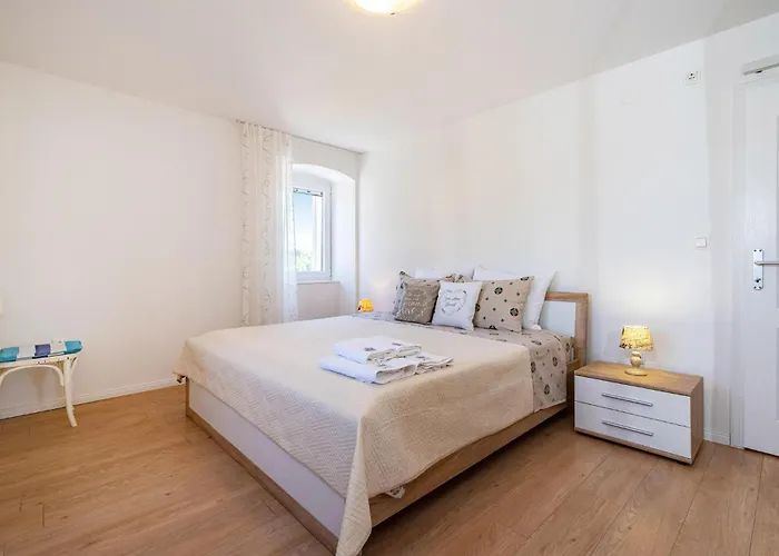 Lovely In With Wifi בית נופש Brbinj