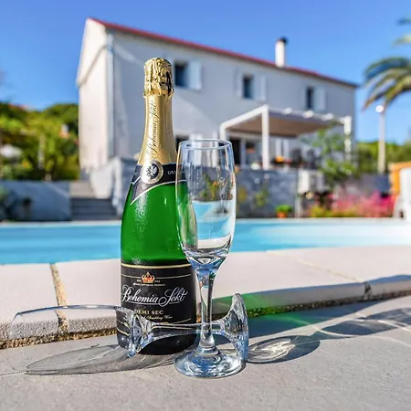 بيت للعطل Amazing Home In Brbinj