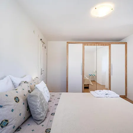 Amazing Home In Brbinj *