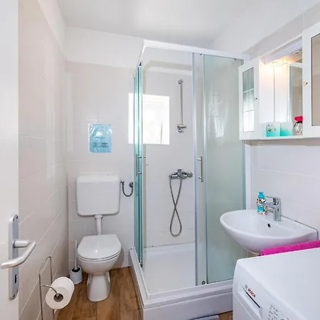 Amazing Home In Brbinj *